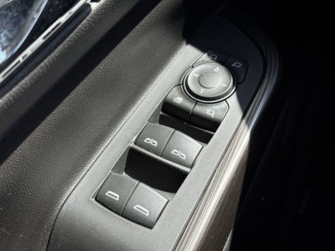 Used 2023 GMC Acadia SLT w/ Technology Package AWD/4WD image 15