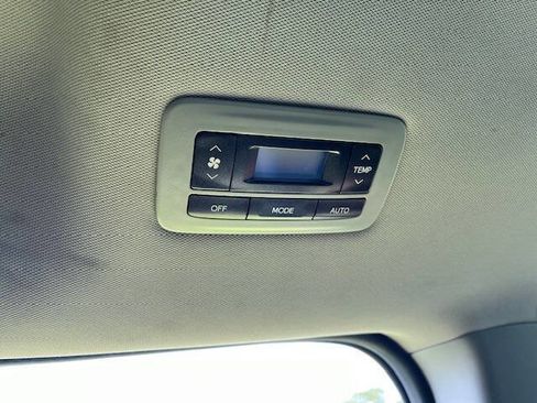 Used 2016 Toyota Sienna SE image 11