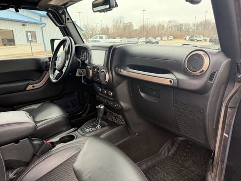 Used 2017 Jeep Wrangler Unlimited Sahara image 26