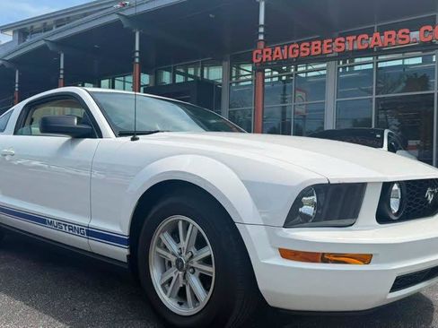 Used 2006 Ford Mustang Coupe RWD image 10