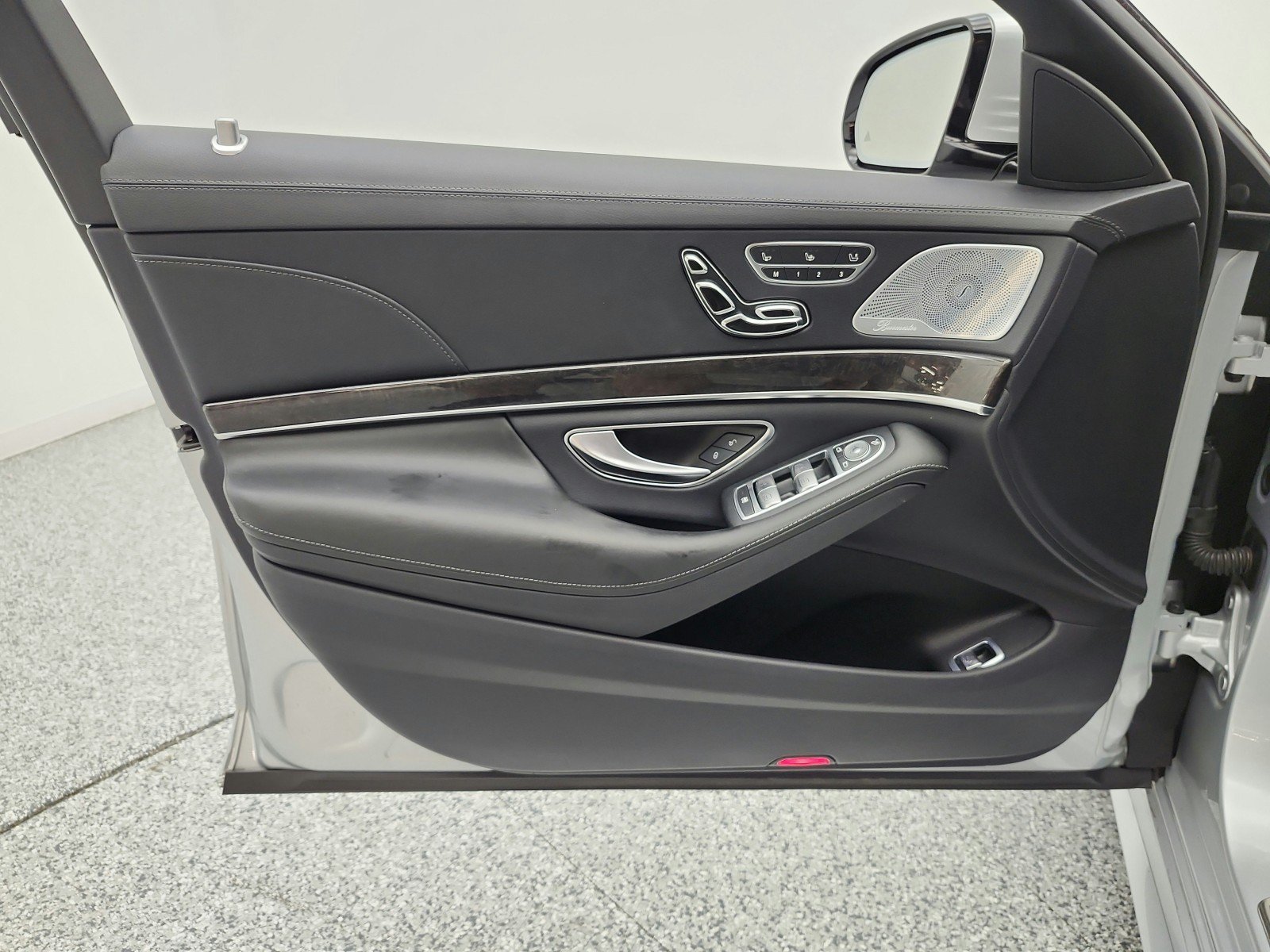 Used 2018 Mercedes-Benz S 560 Sedan image 12
