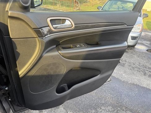 Used 2017 Jeep Grand Cherokee Limited 75th Anniversary image 39