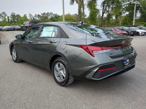 New 2026 Hyundai Elantra SE FWD image 7