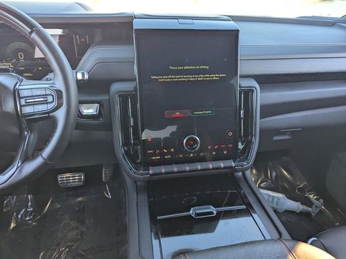 Used 2025 GMC Yukon AT4 Ultimate w/ LPO, Floor Liner Package image 20