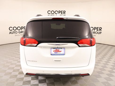Used 2020 Chrysler Pacifica Touring-L Plus w/ Advanced Safetytec Group FWD image 22