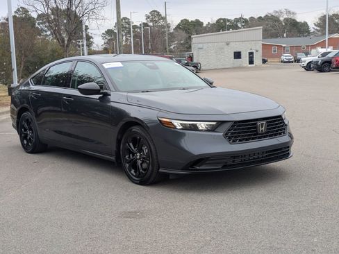 Used 2025 Honda Accord SE image 1