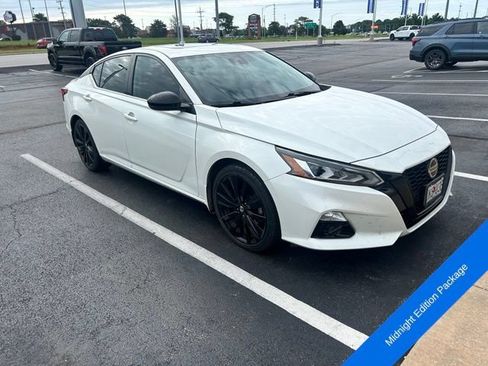Used 2022 Nissan Altima 2.5 SR w/ Midnight Edition Package FWD image 2