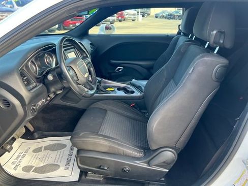 Used 2015 Dodge Challenger SXT image 12