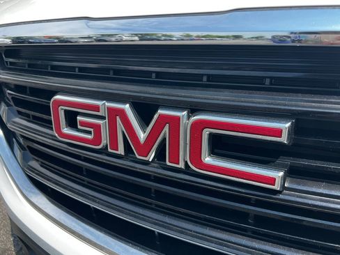 Used 2020 GMC Terrain SLE w/ Driver Convenience Package FWD image 21