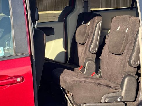 Used 2015 Dodge Grand Caravan SXT image 11