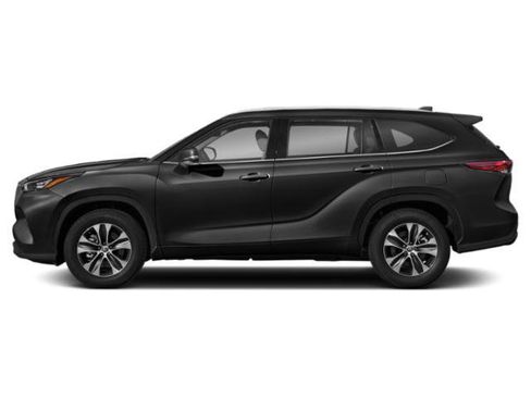 Used 2022 Toyota Highlander XLE AWD/4WD image 3