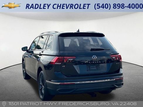 Used 2024 Volkswagen Tiguan SE w/ Panoramic Sunroof Package AWD/4WD image 25