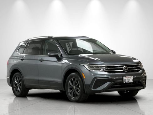 Used 2023 Volkswagen Tiguan SE w/ Panoramic Sunroof Package FWD image 7
