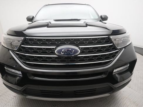 Used 2024 Ford Explorer XLT w/ Equipment Group 202A AWD/4WD image 23
