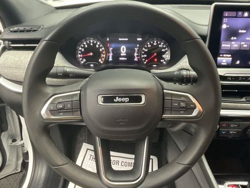 Used 2024 Jeep Compass Latitude AWD/4WD image 14