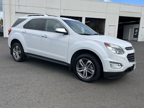 Used 2017 Chevrolet Equinox Premier w/ Enhanced Convenience Package AWD/4WD image 7