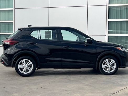 Used 2022 Nissan Kicks S image 3