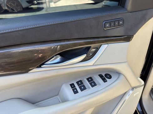 Used 2019 Cadillac Escalade ESV Luxury AWD/4WD image 17