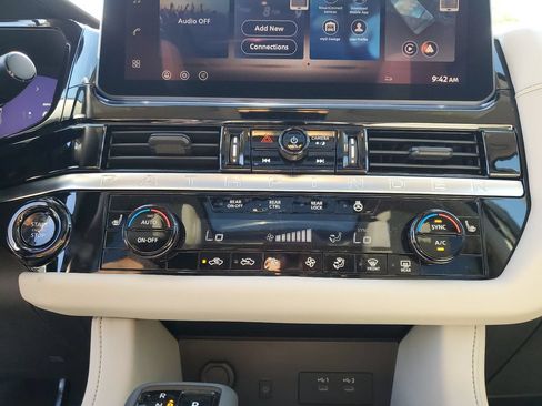 New 2026 Nissan Pathfinder SL w/ SL Premium Package AWD/4WD image 28