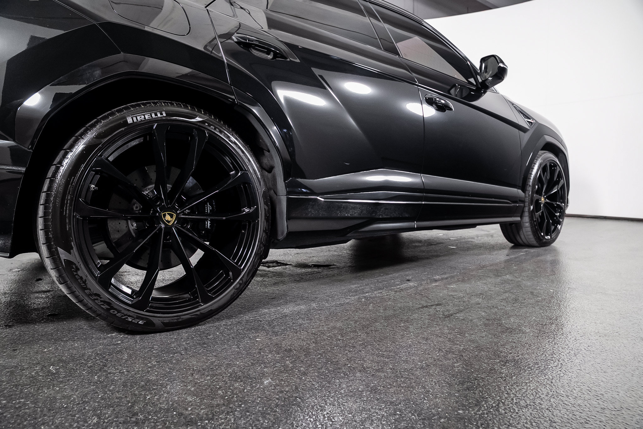 Used 2019 Lamborghini Urus AWD/4WD image 32