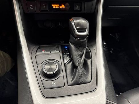 Used 2021 Toyota RAV4 XLE Premium AWD/4WD image 35
