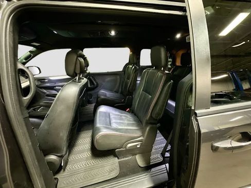 Used 2016 Dodge Grand Caravan R/T w/ Driver Convenience Group FWD image 25