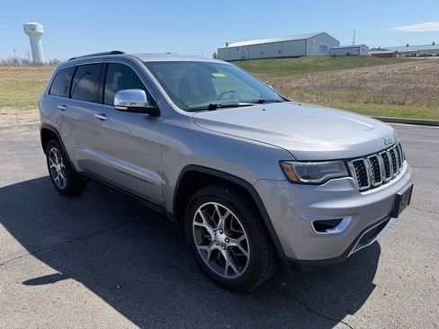Used 2019 Jeep Grand Cherokee Limited w/ Luxury Group II image 3