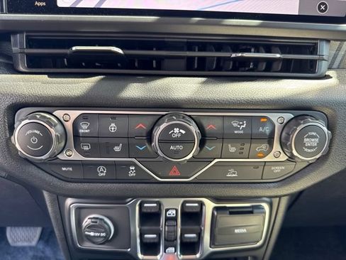 New 2026 Jeep Gladiator Sport AWD/4WD image 17