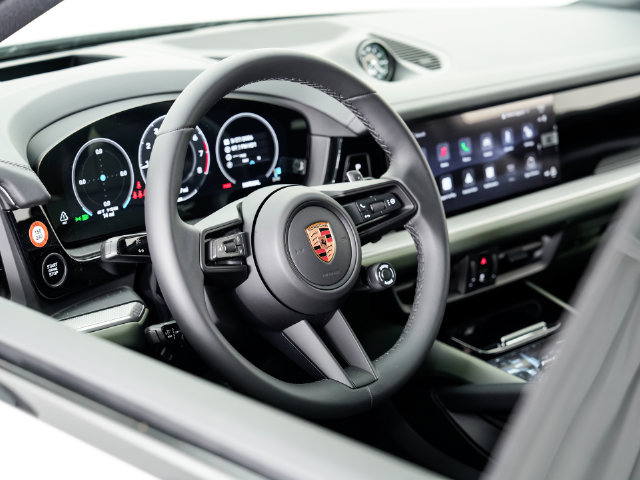 Certified 2026 Porsche Cayenne Coupe AWD/4WD image 9