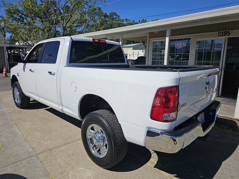 Used 2017 RAM 2500 SLT AWD/4WD image 4