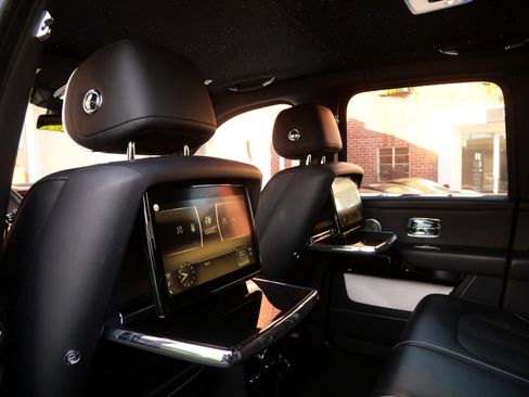 Used 2021 Rolls-Royce Cullinan image 26