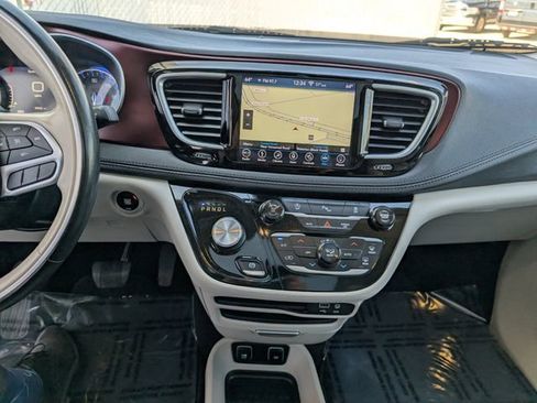 Used 2019 Chrysler Pacifica Limited FWD image 6