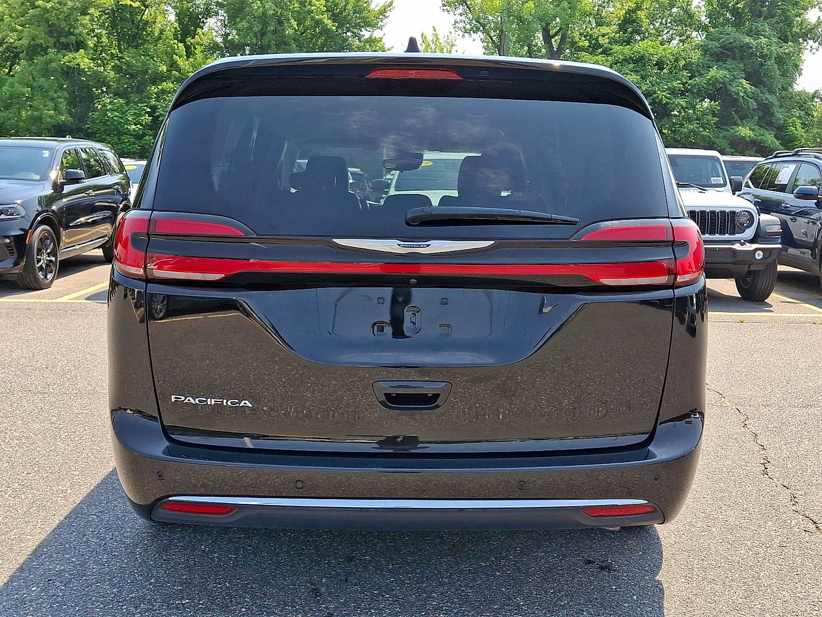 Certified 2024 Chrysler Pacifica Touring-L FWD image 5