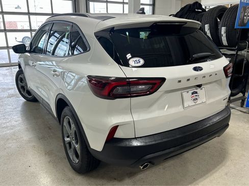 New 2025 Ford Escape ST-Line w/ Cold Weather Package AWD/4WD image 10