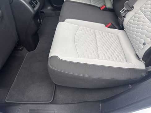 Used 2018 Chevrolet Equinox LS image 35