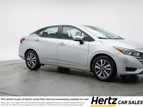 Used 2025 Nissan Versa SV image 1