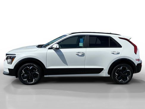 Used 2024 Kia Niro Wave FWD image 2