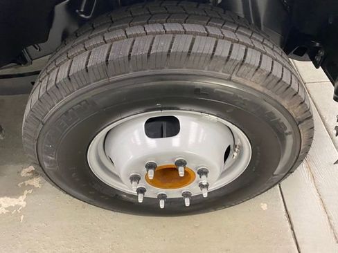 New 2025 Ford F350 XL w/ XL Chrome Package image 5