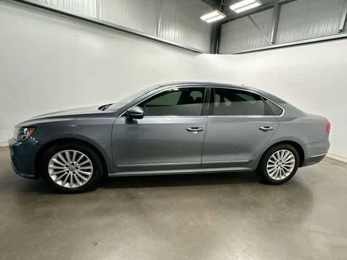 Used 2016 Volkswagen Passat 1.8T SE FWD image 2