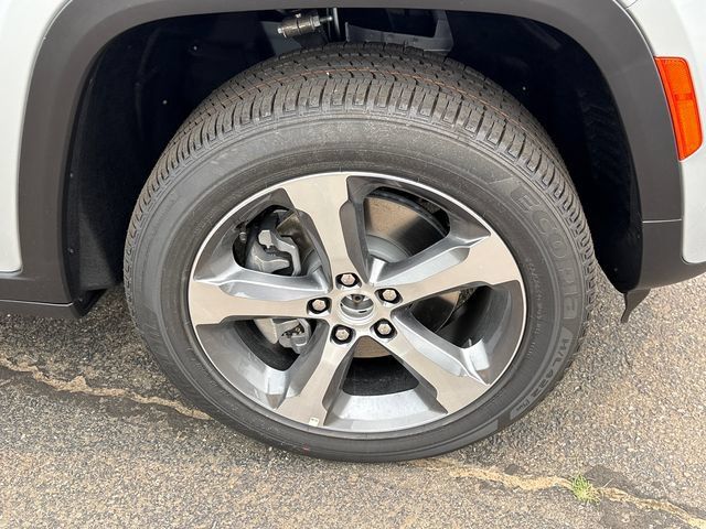 New 2026 Jeep Grand Cherokee L Limited AWD/4WD image 7