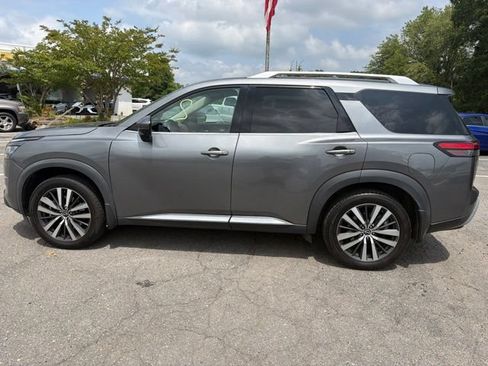 Used 2022 Nissan Pathfinder Platinum w/ Cargo Package AWD/4WD image 11