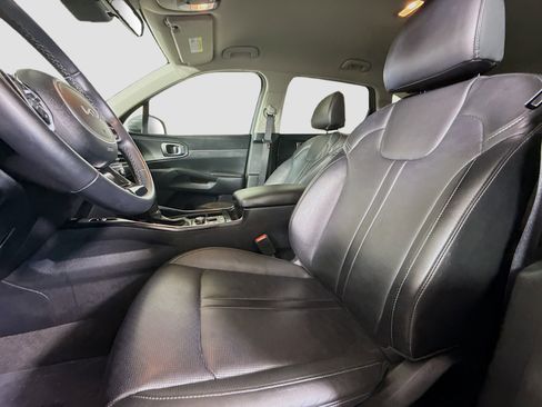 Used 2024 Kia Sorento S image 22