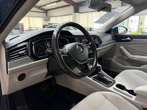 Used 2019 Volkswagen Jetta SE w/ Cold Weather Package FWD image 19