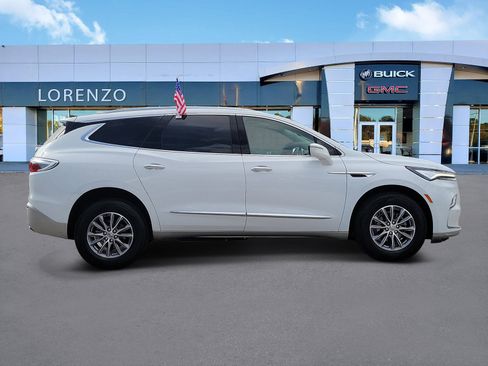 Used 2024 Buick Enclave Essence FWD image 4