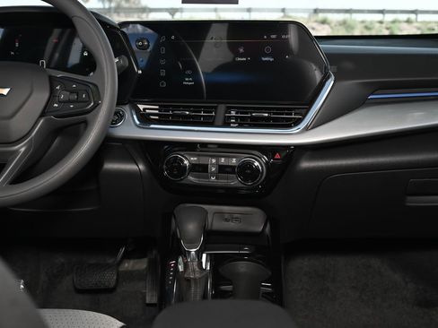 New 2026 Chevrolet Trax LT w/ LPO, Blackout Package FWD image 23
