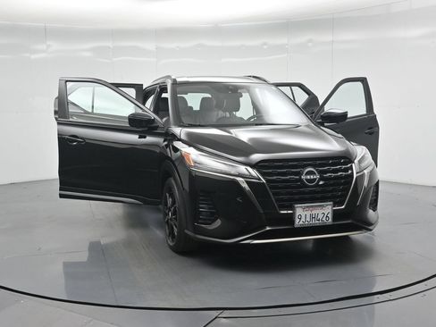 Used 2023 Nissan Kicks SR w/ SR Premium Package FWD image 31