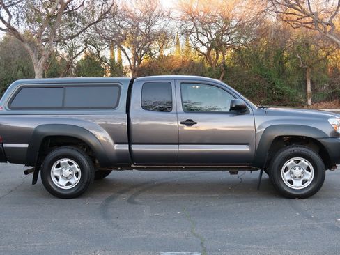 Used 2012 Toyota Tacoma 4x4 Access Cab image 6
