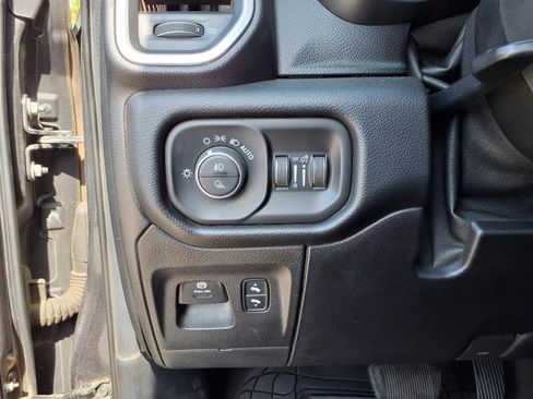 Used 2019 RAM 1500 Laramie AWD/4WD image 16