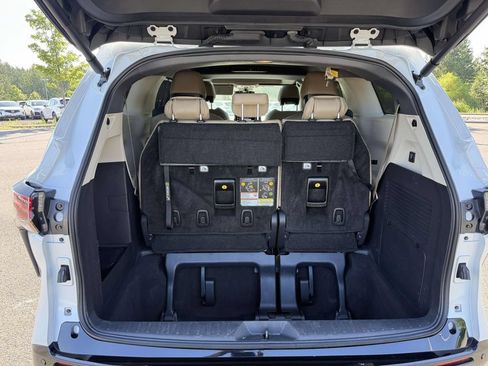 Used 2024 Toyota Sienna Limited AWD/4WD image 29