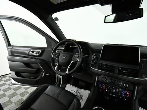 Used 2024 Chevrolet Suburban RST w/ Luxury Package image 21